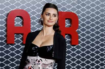 La actriz española Penélope Cruz deslumbró este lunes a Londres con un repaso a su carrera en la academia británica del cine (BAFTA), donde reconoció a su pesar que la situación de las mujeres dentro de su profesión 'en realidad no ha cambiado mucho'. EFE