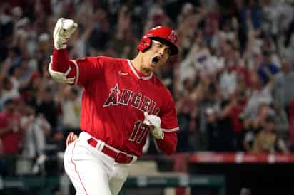 El estelar pelotero japonés Shohei Ohtani firmó con los Dodgers de Los Ángeles por 10 años y 700 millones de dólares.