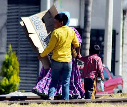 La directora del DIF explicó que se tiene activa una campaña para retirar a menores que realizan algún tipo de actividad comercial en calles. (EL SIGLO DE DURANGO)