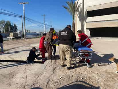 Varios familiares se hicieron presentes en el lugar. (EL SIGLO DE TORREÓN)