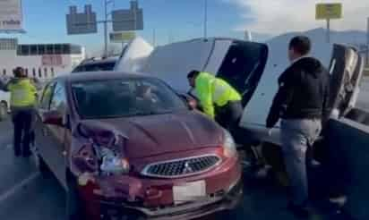 Paramédico de Cruz Roja se dieron cita en el lugar. (EL SIGLO DE TORREÓN)