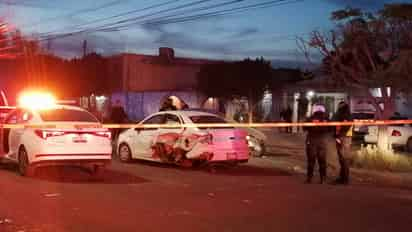 Auto terminó destrozado luego de chocar contra otro vehículo y volcar. (EL SIGLO DE TORREÓN)