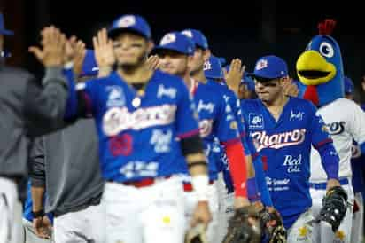 De tres, tres. Marca perfecta lleva Charros de Jalisco en la doble serie que disputa en casa, pues derrotó esta noche 9-3 a los Águilas de Mexicali, para completar la barrida sobre los cachanillas y seguir sumando victorias en busca de los Playoffs de la Liga Mexicana del Pacífico.