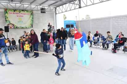 Ayer organizaron la posada para todos los niños que se atienden en la Asociación Pro Infancia Neurogénica AC (Apin). (EL SIGLO DE TORREÓN)