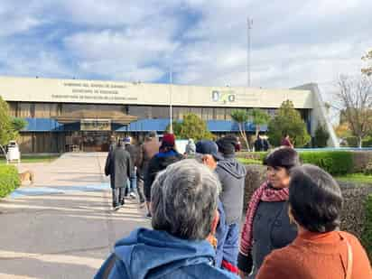 La entrega se realiza de forma calendarizada, a fin de evitar aglomeraciones y dar una atención más ágil a los maestros.