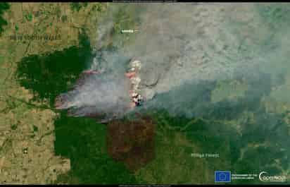 Bomberos pidieron a los residentes de las localidades cercanas que busquen refugio. (COPERNICUS EU)