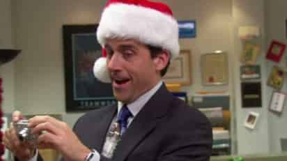 Una de las series de comedia más exitosas y queridas por el público es The Office, protagonizada por Steve Carell (de la primera a la séptima temporada) como el jefe de la ficticia empresa papelera Dunder Mifflin Paper Company, Inc.