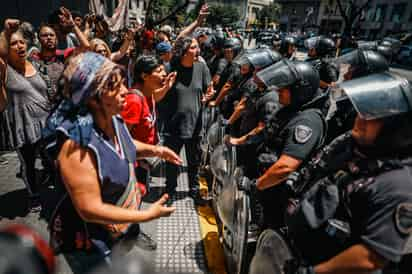 Gobierno enfrenta a una cascada de demandas judiciales en contra del decreto. (ARCHIVO)