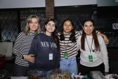 -Karla Zuñiga, Majo Rosales, Andrea Salazar y Julia Ibarra.