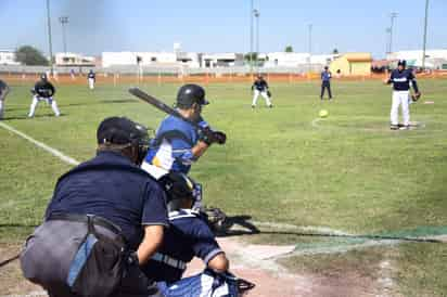 La Liga de softbol de veteranos está destinada a jugadores mayores de 45 años; mañana viernes será la junta previa. (ARCHIVO)
