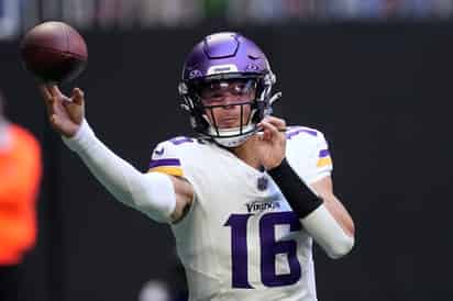 El novato Jaren Hall fue designado como el mariscal de campo de los Vikingos de Minnesota para el duelo del domingo ante Green Bay. (AP)