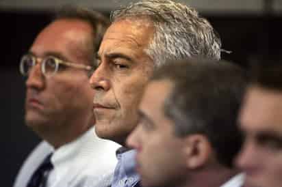 Se espera que los nombres del expresidente Bill Clinton y del príncipe Andrés aparezcan. (AP)
