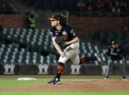 Los Naranjeros de Hermosillo iniciaron con triunfo la postemporada al imponerse este lunes a los Mayos de Navojoa en el primer juego de la serie de primera ronda de Playoffs de la Liga Mexicana del Pacífico con pizarra de cinco carreras a dos en el estadio “Fernando Valenzuela con buena actuación de Wilmer Ríos en el centro del diamante y el bateo de Agustín Murillo que se fue de 4-3 con una impulsada.