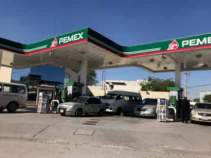 Así, el costo total de ese tipo de combustible que es el de mayor consumo en México es de 22.14 pesos en promedio. (ARCHIVO)