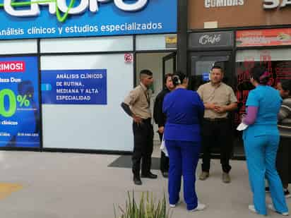 No se trató de una explosión, sino de un estallido por la acumulación de aire en una de las mangueras de un minisplit instalado en el local de los laboratorios médicos Chopo. (EL SIGLO DE TORREÓN) 