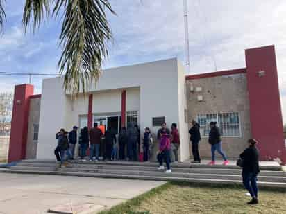 Ayer fue el primer día para el pago de los impuestos estatales y la oficina de Matamoros registró muy baja afluencia de personas. (EL SIGLO DE TORREÓN)