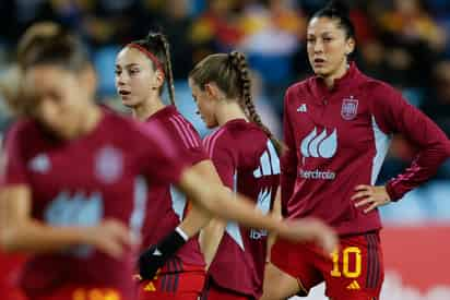 La campeona del mundo española Jennifer Hermoso llegó este sábado a México procedente de un vuelo de Madrid para ser presentada más tarde con su nuevo equipo, las Tigres, monarcas de la liga femenina local. (FOTO: EFE/ Jorge Zapata)