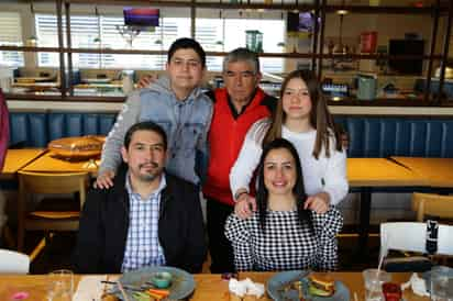 Santiago y Jorge Salazar, Leah Cobián, Jorge y Liliana Salazar (EL SIGLO DE TORREÓN/ENRIQUE CASTRUITA)