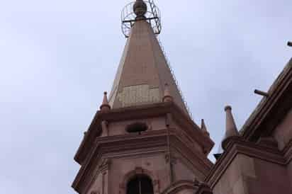 Vientos ocasionaron daños en el templo de Guadalupe, sin embargo será necesario contar con el permiso del INAH para reparación. (VAYRON INFANTE / EL SIGLO DE TORREÓN)