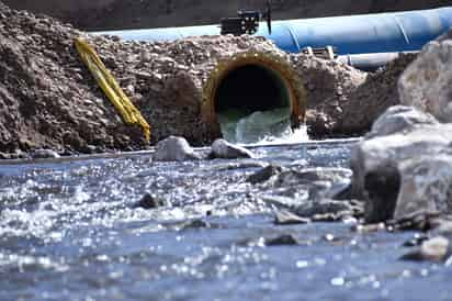 Fue posible para el Sapal introducir a la red pública de Lerdo los primeros 100 litros de agua por segundo provenientes de la potabilizadora que forma parte del proyecto de Agua Saludable para La Laguna. (FOTOS: FERNANDO COMPEÁN)