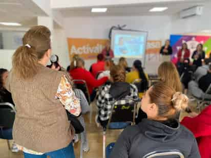 La directora del Sistema para el Desarrollo Integral de la Familia (DIF) Lerdo, Olivia Ivonne Gutiérrez García, compartió que los cursos del programa Mujer Emprendedora ya han dado inicio en el edificio DIF y los once centros comunitarios del municipio.