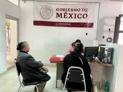 Las personas adultas mayores tienen derecho a registrar una persona auxiliar que las represente en los trámites.