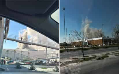 Un conato de incendio en Galerías Laguna, en Torreón, movilizó a los cuerpos de emergencia y seguridad, este viernes 19 de enero.