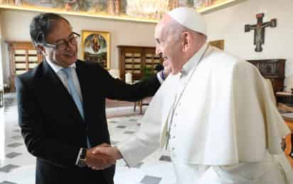 Gustavo Petro, junto al papa Francisco. (X)