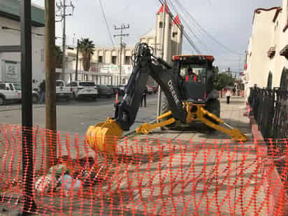 La Dirección de Obras Públicas informó que se trabajará cuadra por cuadra para reducir las molestias a los transeúntes. (FERNANDO COMPEÁN / EL SIGLO DE TORREÓN)