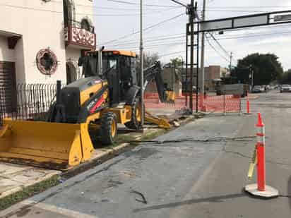 La Dirección de Obras Públicas informó que se trabajará cuadra por cuadra para reducir las molestias a los transeúntes.
 (FERNANDO COMPEÁN / EL SIGLO DE TORREÓN)