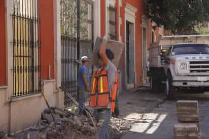 Se trabaja en el proyecto de ensanchamiento de banquetas. (EL SIGLO DE DURANGO)