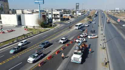 Con la entrada en vigor de la desviación del tránsito vehicular de los carriles centrales hacia los laterales del periférico, inicia en forma la construcción del Giro Independencia. (FOTOGRAFÍAS: EMMANUEL AZUARA)