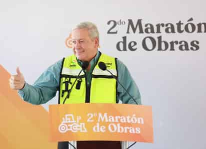 Fraustro Siller reiteró que con el apoyo del gobernador Manolo Jiménez, en 2024 se dará seguimiento a obras prioritarias. (EL SIGLO DE TORREÓN)