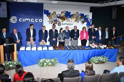 David Montelongo Sánchez, Gerente RRHH; Alfredo Murra Farrús, Director General; Eduardo Murra Marcos, Presidente de Consejo; Eduardo Murra Farrús, Gerente Cimaco.com; Cecilia Ramírez Hamdan, Directora de Administración y Finanzas; Fernando Murra Marcos, Director Grupo ARTEC; Roberto Murra Marcos, Director Corporativo MURMAR; Angelina Valles Laorden, Gerente Crédito y Cobranza; Carlos Bracho González, Director Comercial; Carlos Arenal Moreno, Gerente de Operaciones; Jesús Mesta Jiménez, Gerente de Sistemas; y Óscar Rodríguez Valenciano, Gerente de Centro de Distribución.
