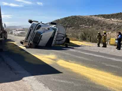 Elementos del departamento de Bomberos y Protección Civil Municipal acudieron al lugar para descartar cualquier riesgo. (EL SIGLO DE TORREÓN)