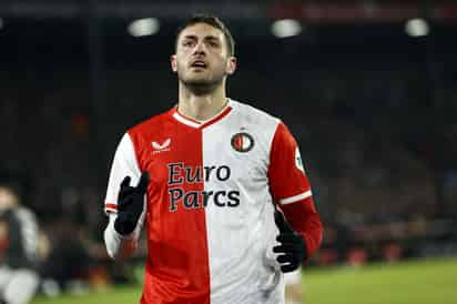 ¡Falla el 'Bebote'! Santiago Giménez falla penalti y el Feyenoord no logra ganar