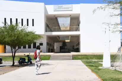 Estudiantes solicitan aclarar antecedentes de supuestas denuncias por violencia intrafamiliar en las que está implicado el candidato. (EL SIGLO DE TORREÓN)