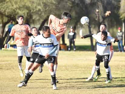 Los Ex-A-Leyes buscaron en todo el partido el gol, que se les negó en la final (RAMÓN SOTOMAYOR)
