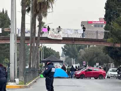 En un recorrido por el lugar se pudo observar que el pequeño grupo instaló tres casas de campaña. (PENÉLOPE CUETO)