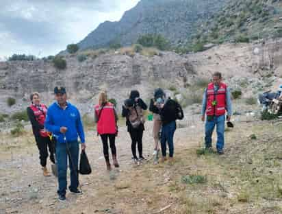 Es la Fiscalía de Personas Desaparecidas del Estado de Coahuila quien acompaña a un grupo de por lo menos 12 integrantes del grupo. (GUADALUPE MIRANDA)