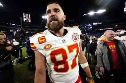 Travis Kelce, ala cerrada estelar de los campeones Kansas City Chiefs, reconoció este viernes a su par, George Kittel, de los San Francisco 49ers, su rival en el Super Bowl LVIII, como el mejor en su posición en la NFL. (FOTO: EFE)