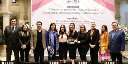 Se ofreció una conferencia titulada 'Juntas sí podemos' en la que se destacó la importancia de tener mujeres en cargos de poder.