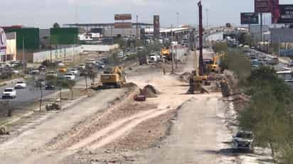 La ley de construcción establece un límite de 30 kilómetros por hora si se transita por una obra en proceso. (FERNANDO COMPEÁN / EL SIGLO DE TORREÓN)