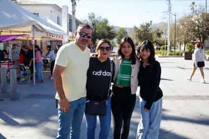 Sergio Medina, Vanessa de la Torre, Ximena y Sofía Medina (EL SIGLO DE TORREÓN / ENRIQUE CASTRUITA)