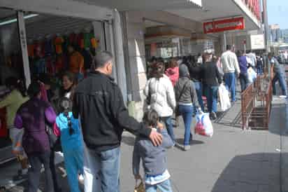 Si la reforma pretende limitar a sólo cinco días de trabajo obligatorio por semana, se tendrán trabajadores laborando de lunes a viernes que cobran siete días. (ARCHIVO)