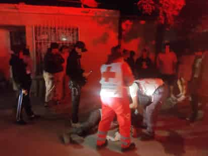 Los hechos ocurrieron cerca de las 23:40 horas del sábado en el cruce de las calles Fat y La Torreña de dicho sector habitacional. (EL SIGLO DE TORREÓN)