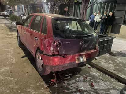 Los vehículos siniestrados fueron retirados del lugar con la ayuda de una grúa y depositados en un corralón de la ciudad para su resguardo. (EL SIGLO DE TORREÓN)