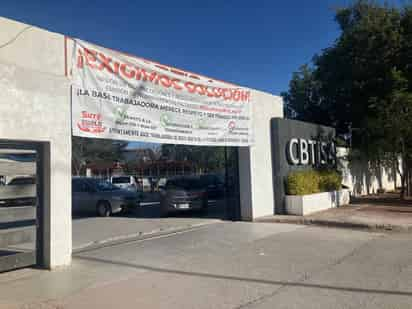 En CBTIS No. 4 de Lerdo siguen en Asamblea Permanente, por lo que no hay clases para unos 2 mil 400 estudiantes. (EL SIGLO DE TORREÓN)