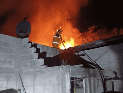 Incendio en vivienda de Lerdo. (EL SIGLO DE TORREÓN)