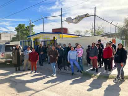 Manifestación en el Jardín de Niños 'Ma. Del Carmen Serdán (EL SIGLO DE TORREÓN)